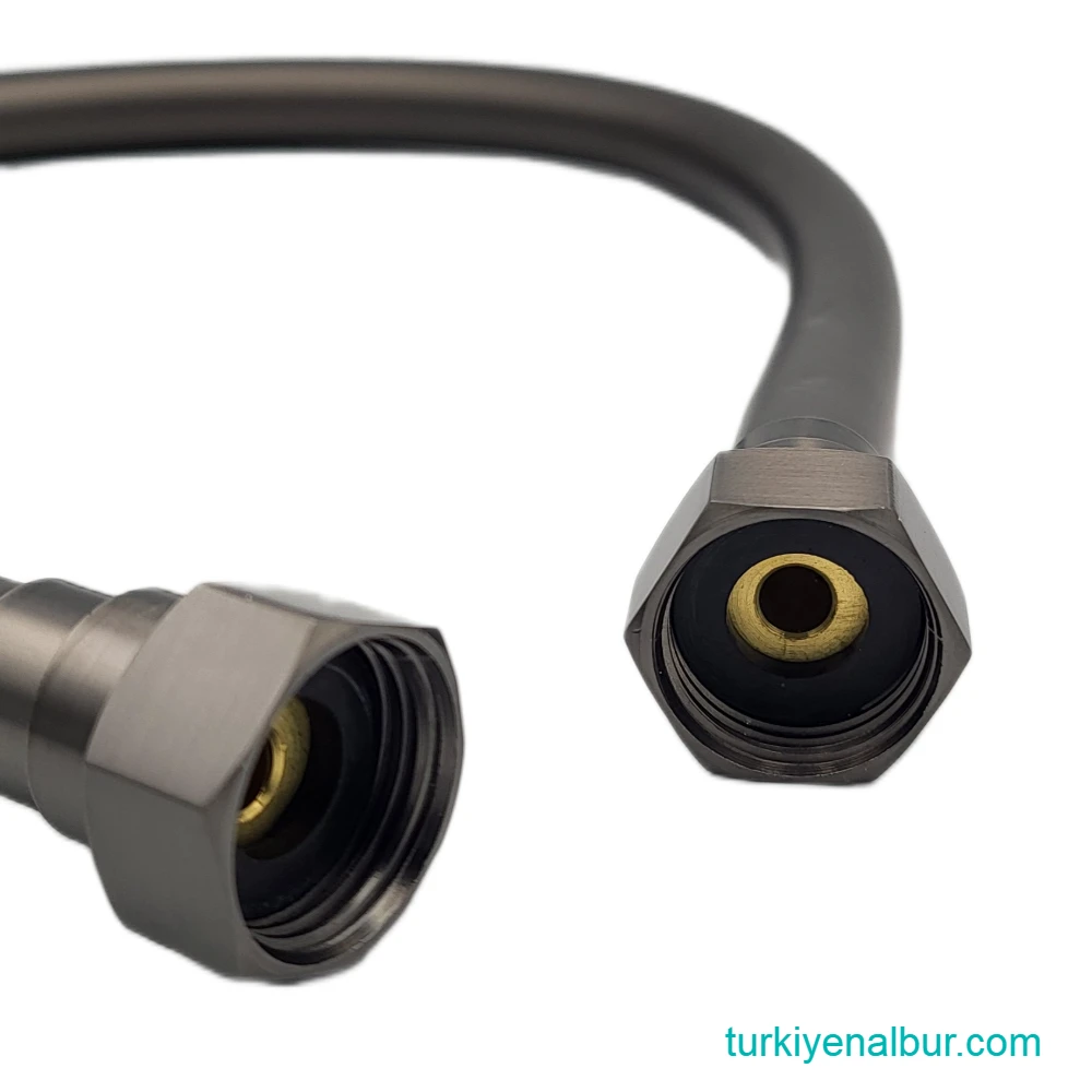 pirinc-baglantili-dus-seti-kisa-ara-hortumu-valtemo-vs-274 Pirinç Bağlantılı Antrasit Duş Seti Kısa Hortumunun Yakından Çekim Görseli